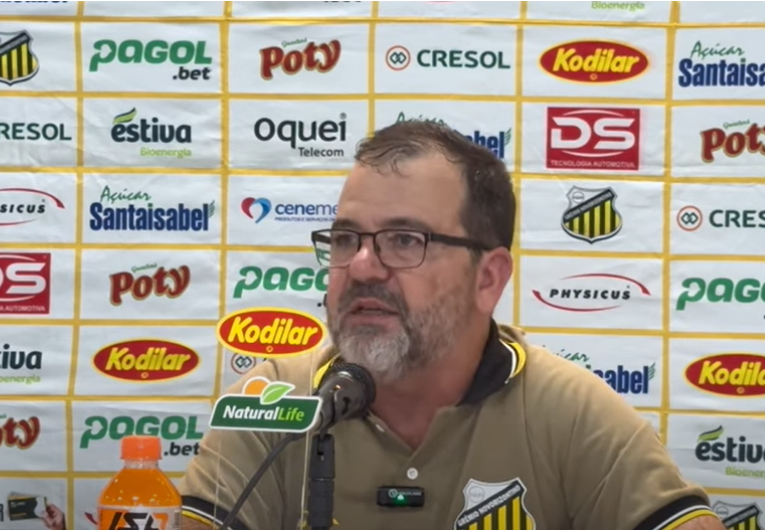 imagem da materia: Enderson destaca superação e elogia elenco após vitória