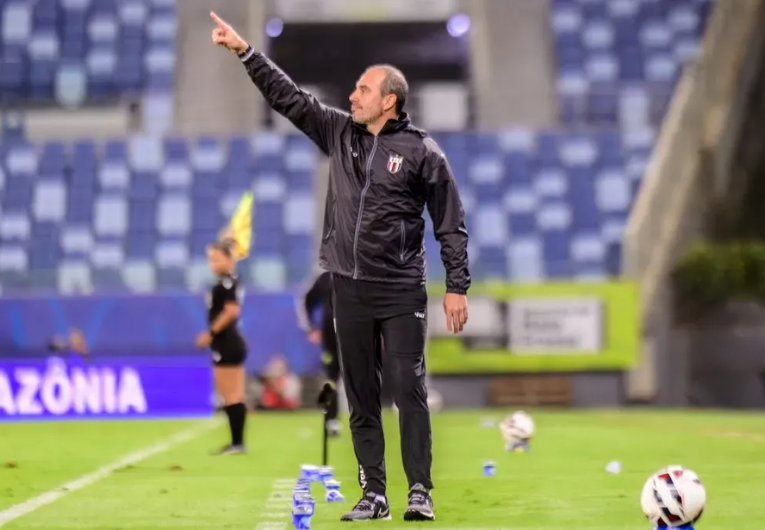 imagem da materia: Allan Aal aposta na evolução da equipe para fugir da degola