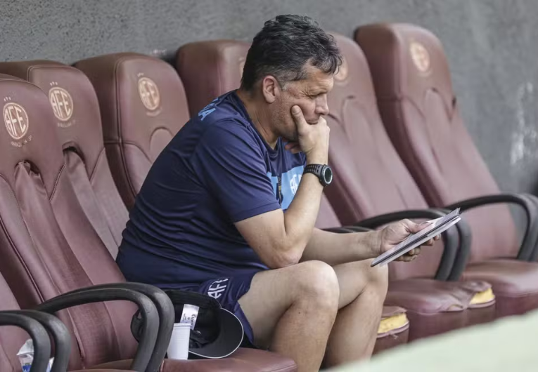 imagem da materia: Claudinei alerta Ferroviária sobre duelo com Chapecoense