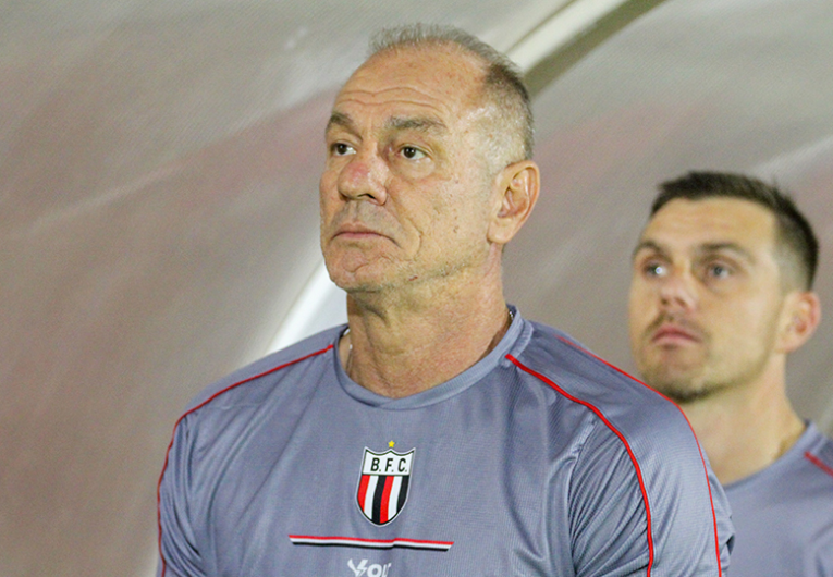 imagem da materia: Ivan Izzo se emociona no vestiário após vitória do Pantera