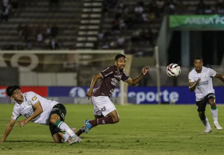 imagem da materia: Em casa, Ferroviária pressiona, mas perde para o América-MG