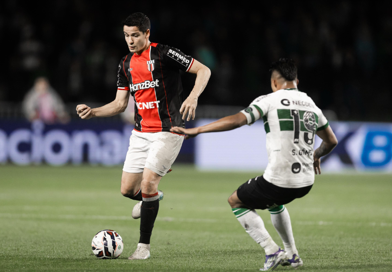 imagem da materia: Botafogo perde para o Coritiba e chega a 3ª derrota seguida