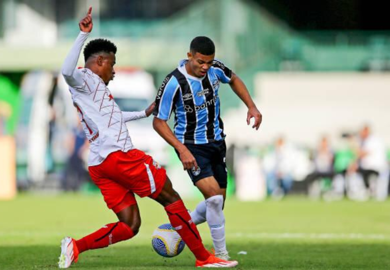 imagem da materia: Braga defende invencibilidade contra o Grêmio no Nabizão