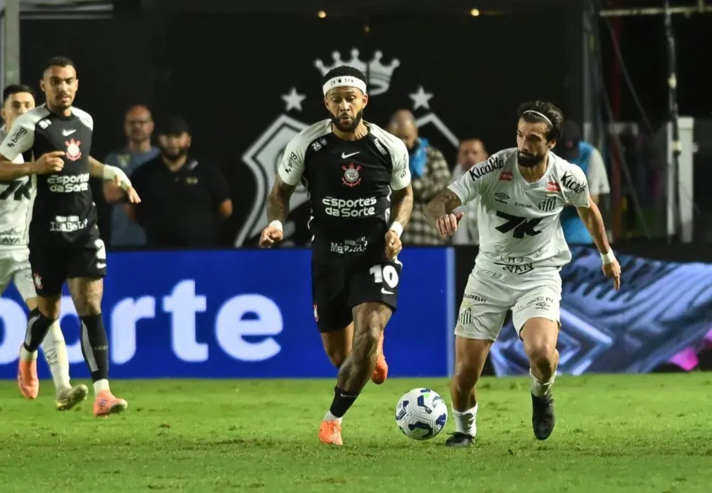 imagem da materia: Depay lamenta derrota e tem fim de invencibilidade no Corinthians