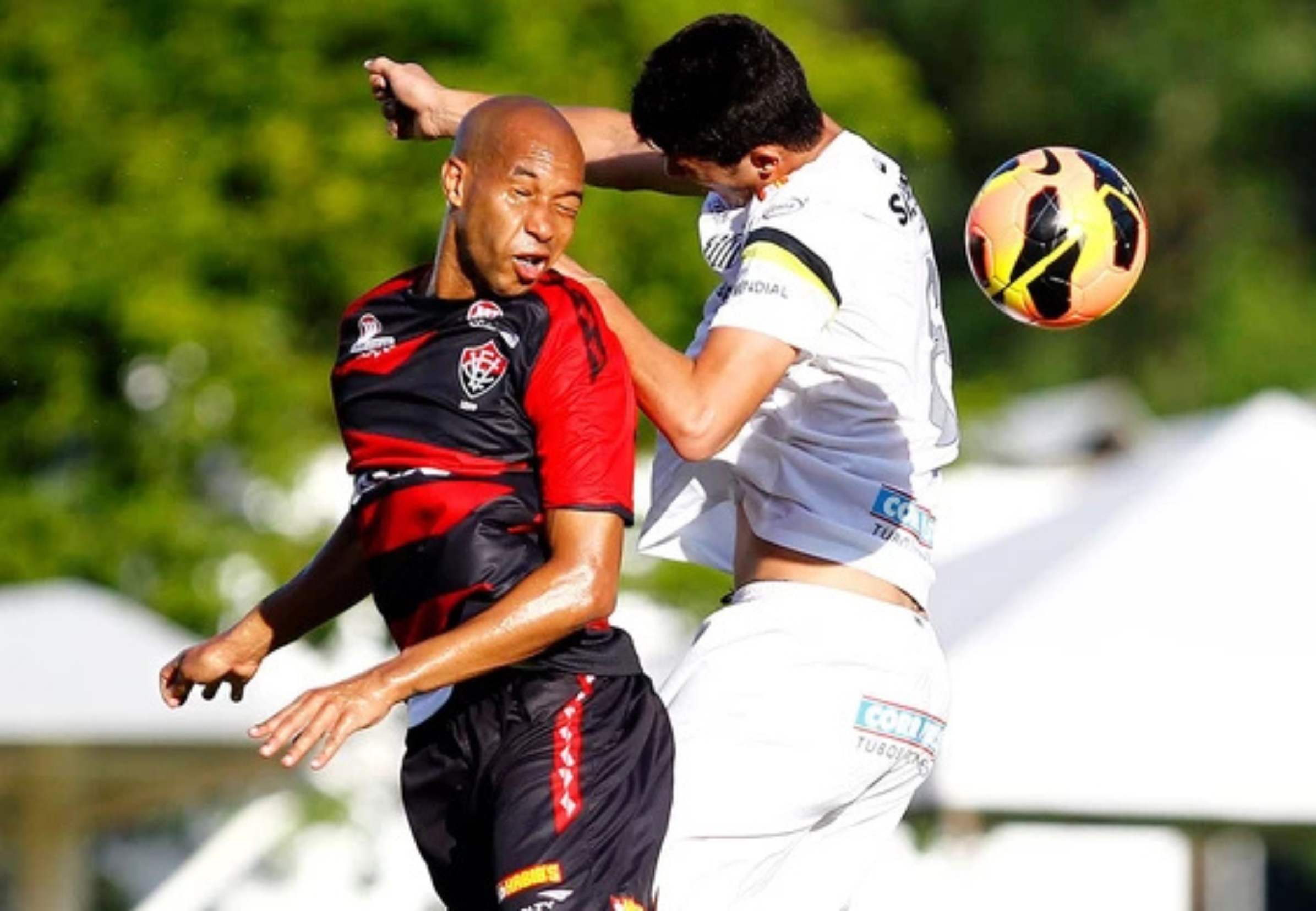 imagem da materia: Santos defende tabu de 12 anos contra o Vitória