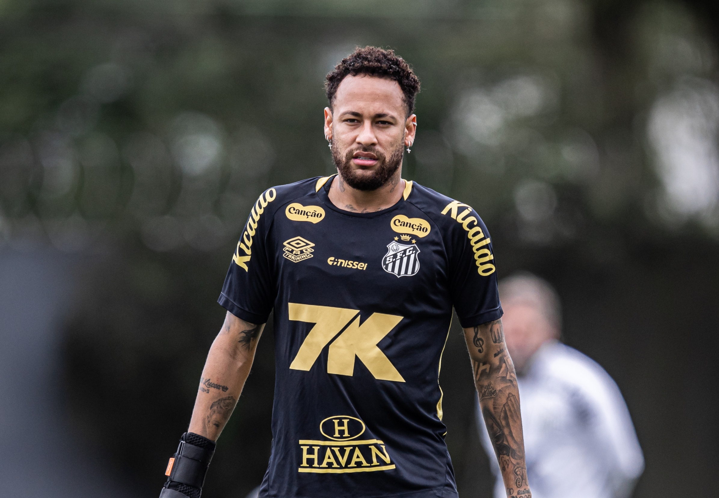 imagem da materia: Neymar chega aos 100 dias sem atuar pelo Santos
