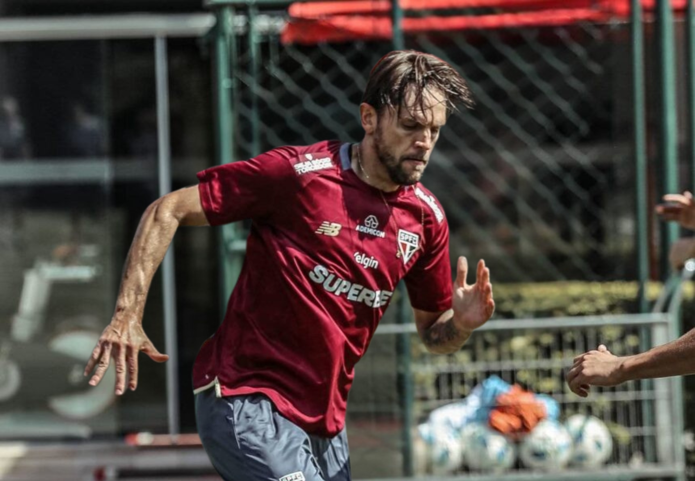 imagem da materia: São Paulo segue sem Rafael Tolói, que não enfrenta o Grêmio