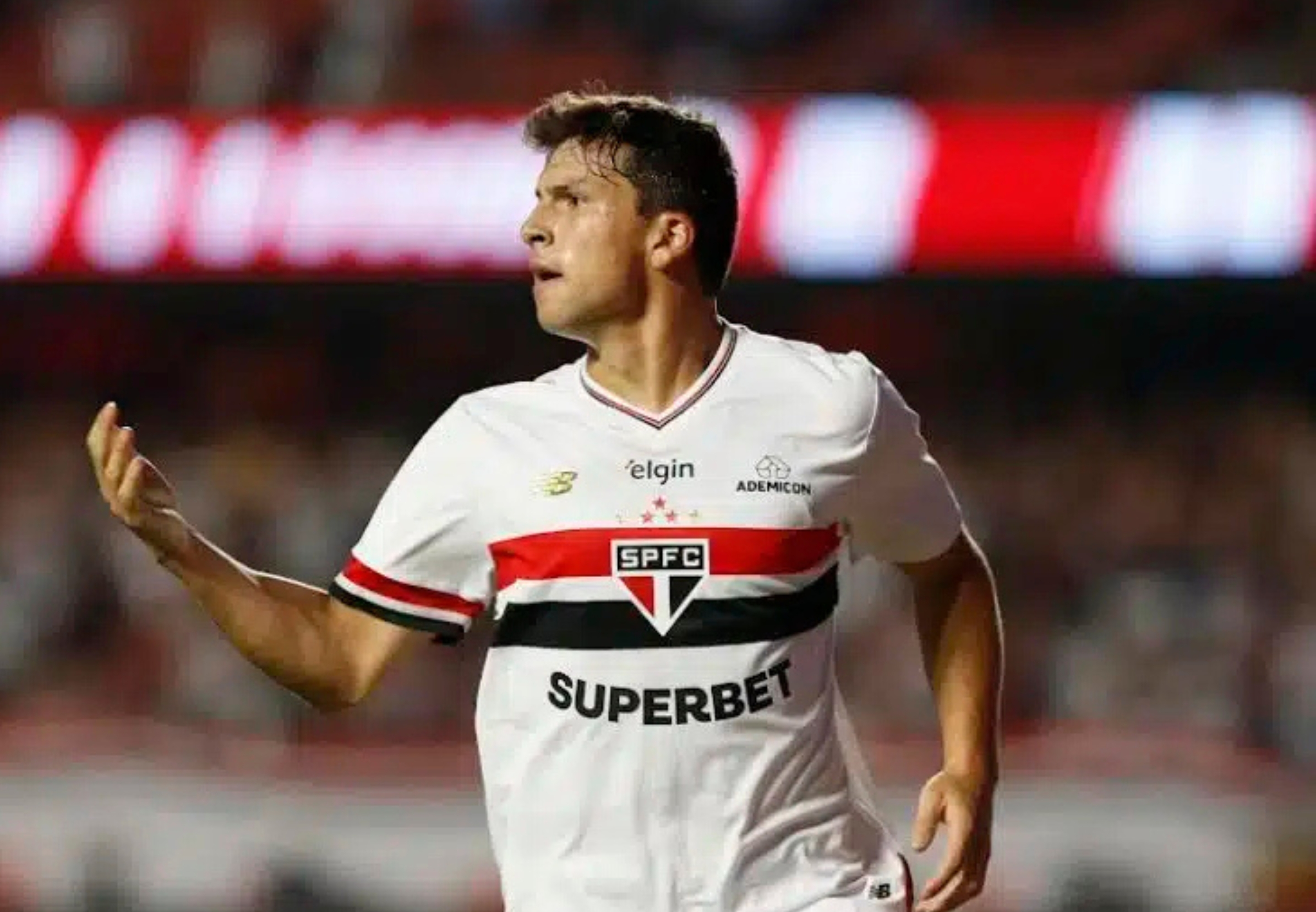 imagem da materia: Gonzalo Tapia vira solução e novo titular de Crespo