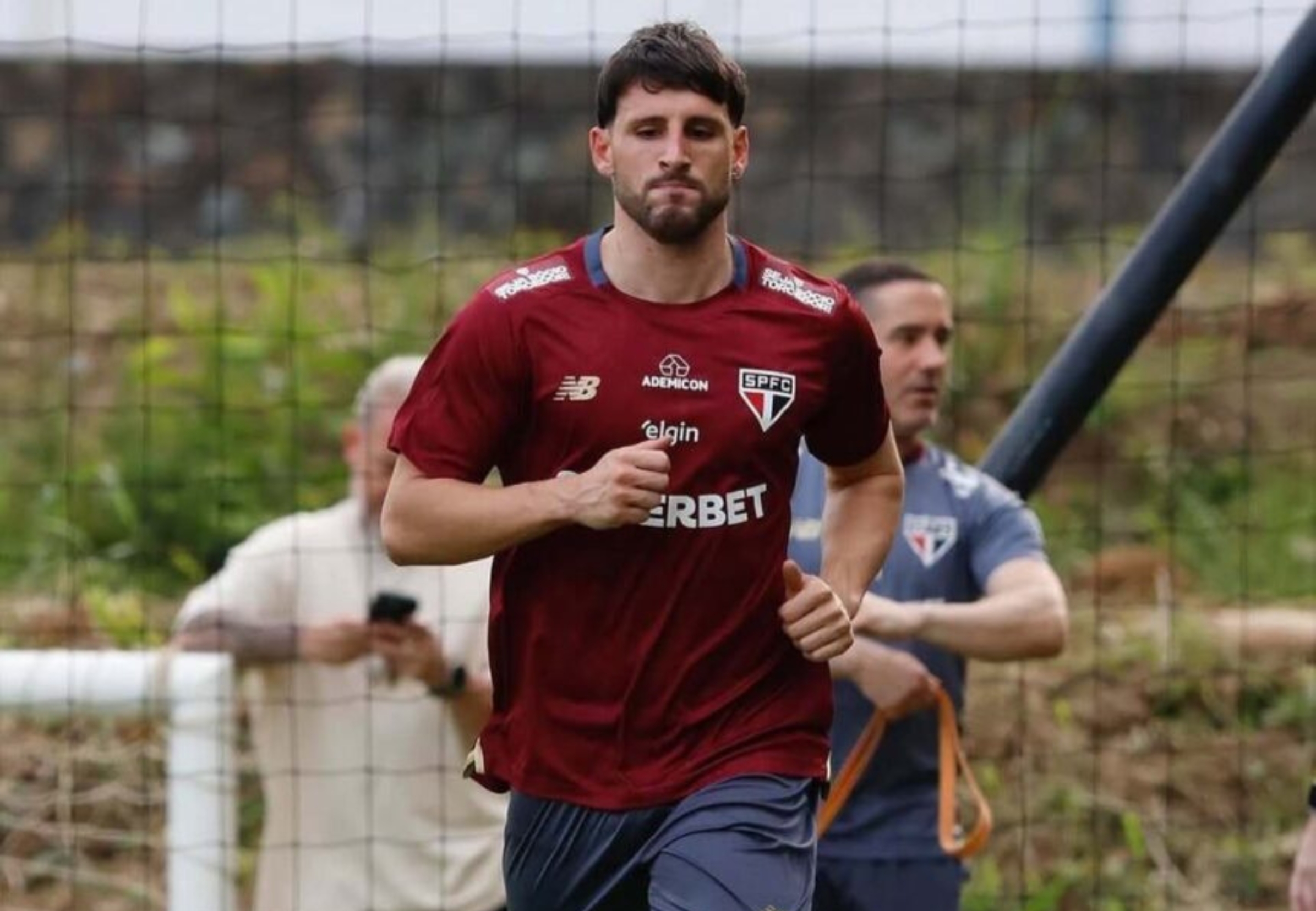 imagem da materia: Calleri avança em recuperação junto com zagueiro no São Paulo