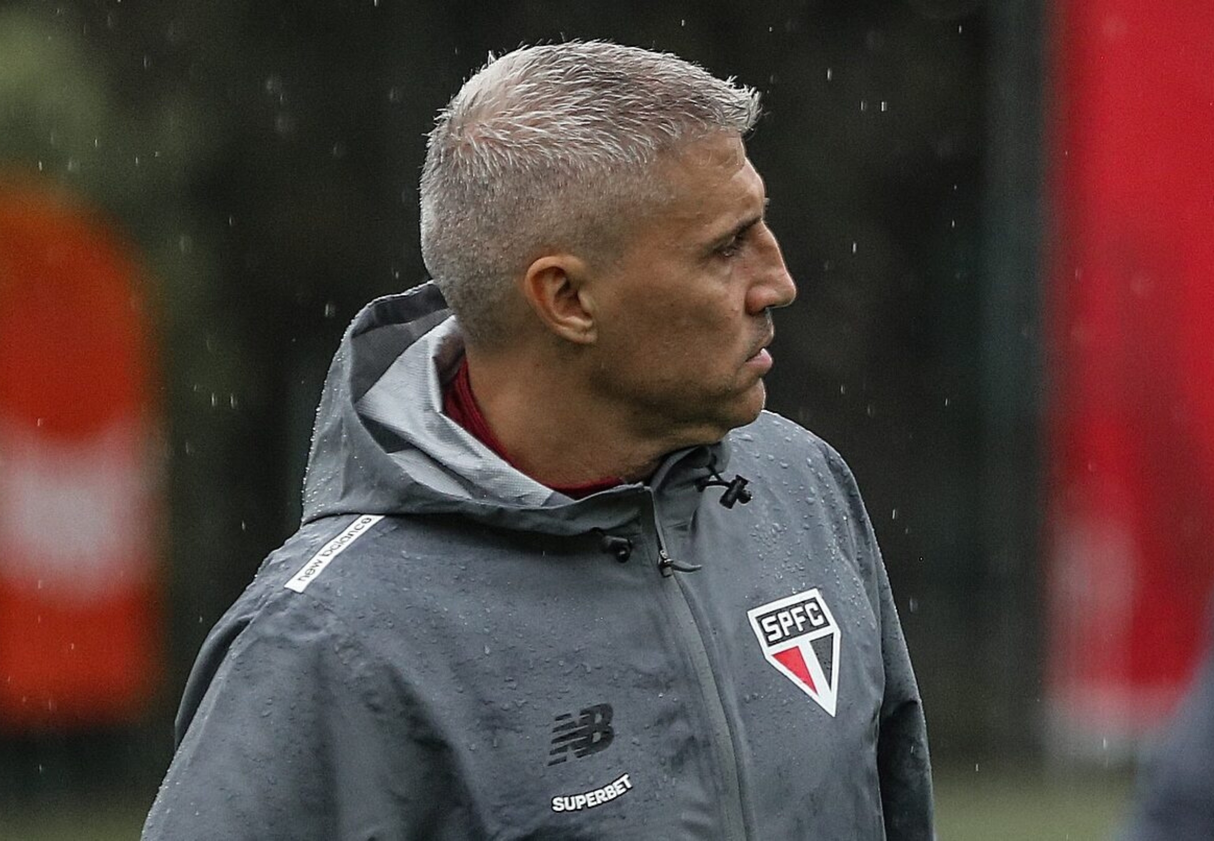 imagem da materia: Números de Crespo estão piores que os de Zubeldía em 2025