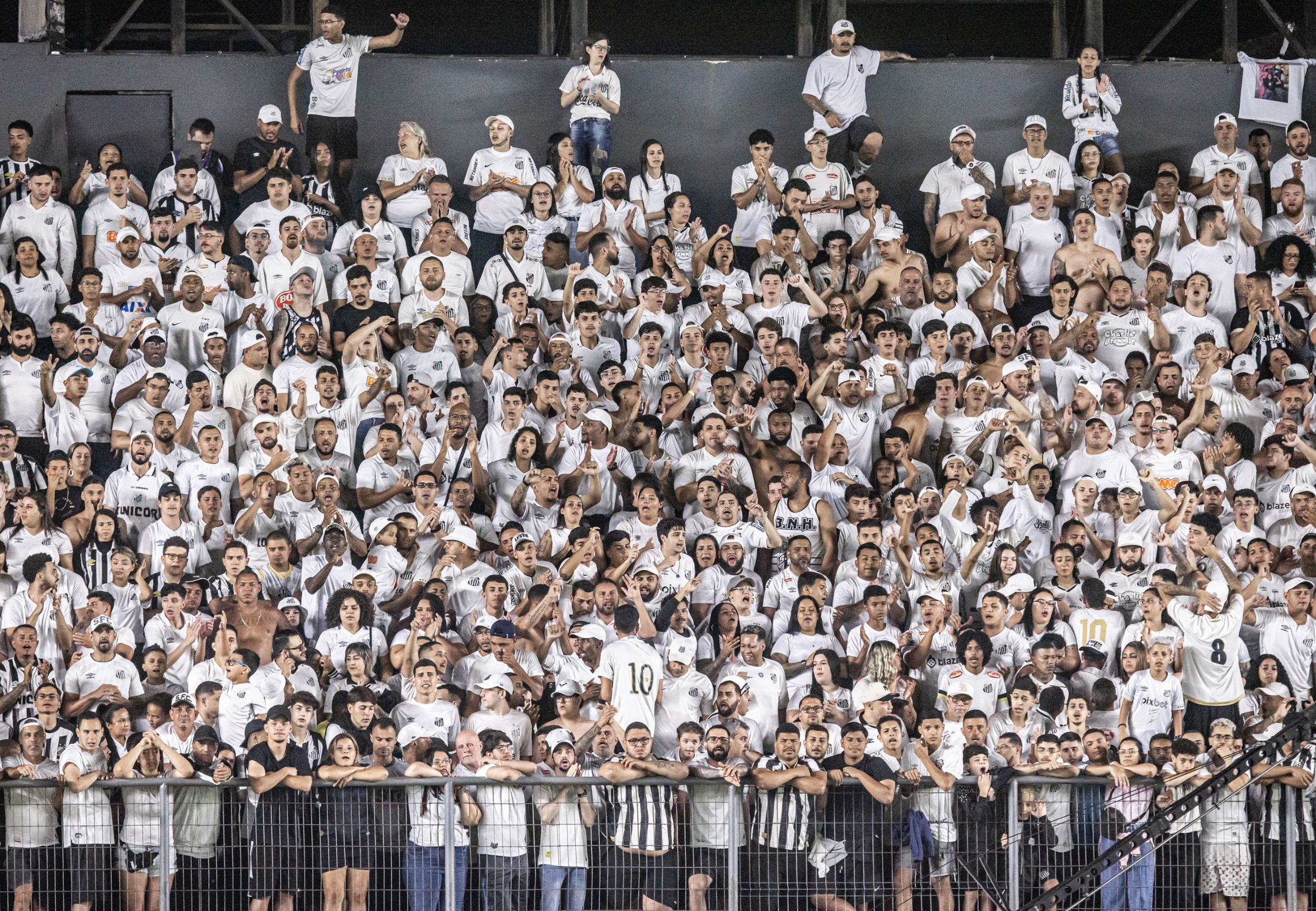 imagem da materia: Santos é o segundo pior mandante do Brasileiro Série A