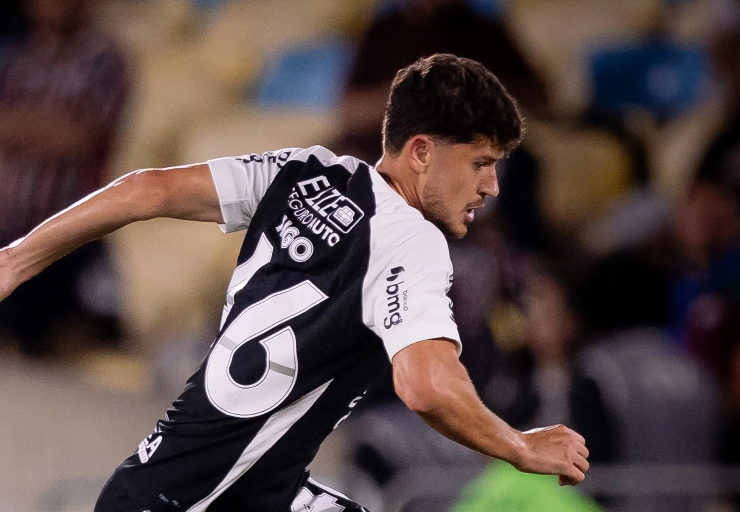 imagem da materia: Hugo volta a ser titular e busca por vaga no time de Dorival