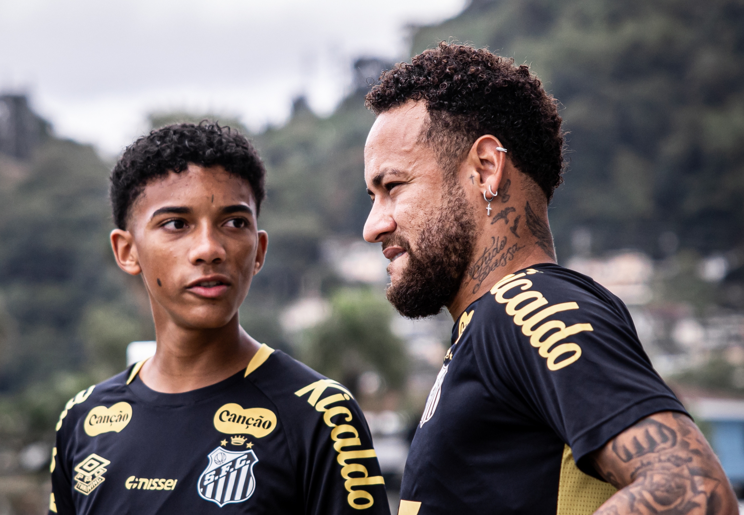 imagem da materia: Neymar mantém rotina de recuperação no Santos