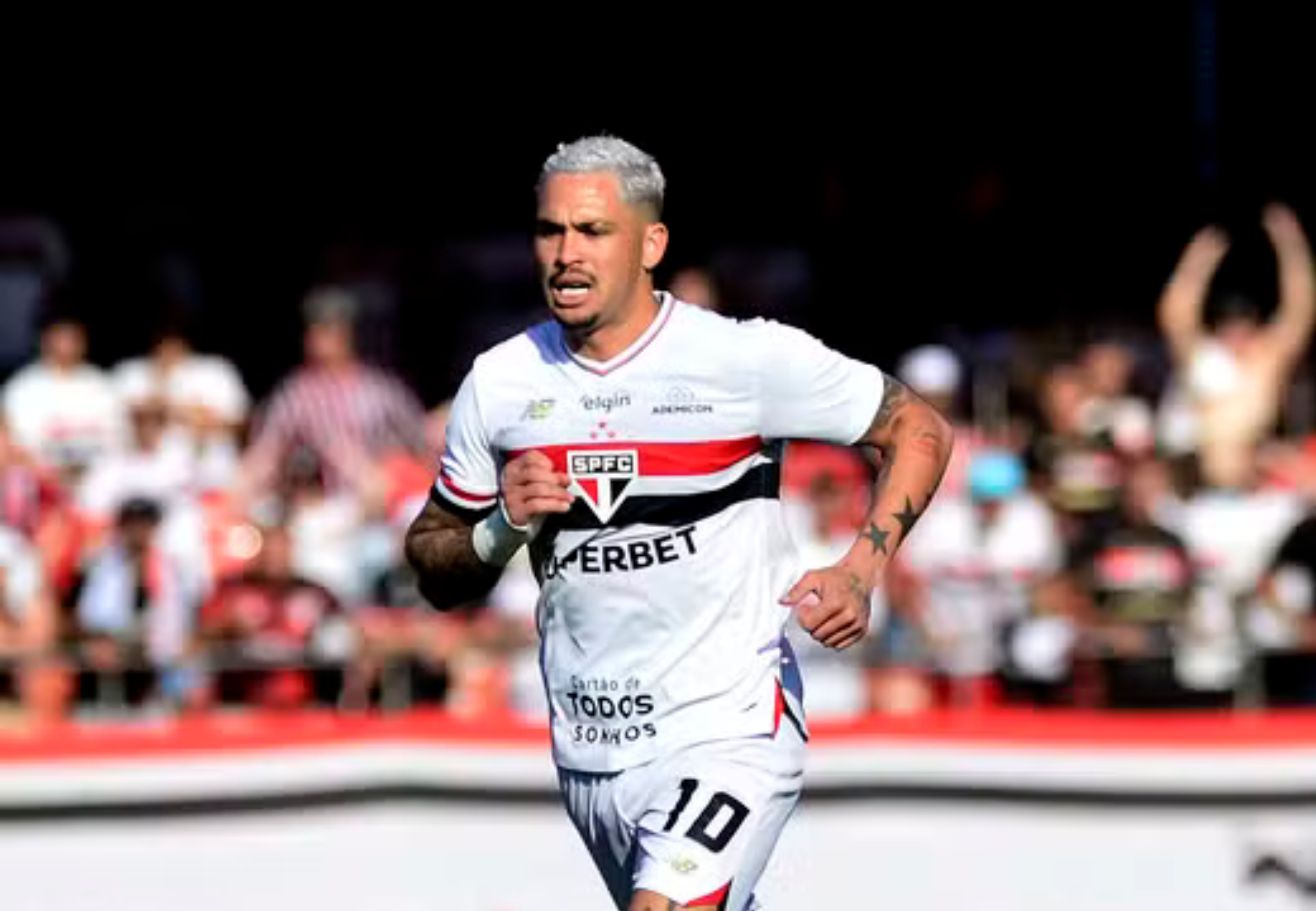 imagem da materia: Com gols decisivos, Luciano busca recuperar confiança