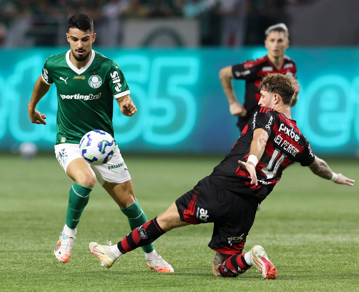 imagem da materia: Palmeiras e Flamengo jogam decisão no Brasileirão; veja retrospecto do duelo