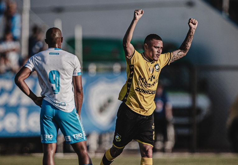 imagem da materia: São Bernardo segura empate e garante o acesso para Série B