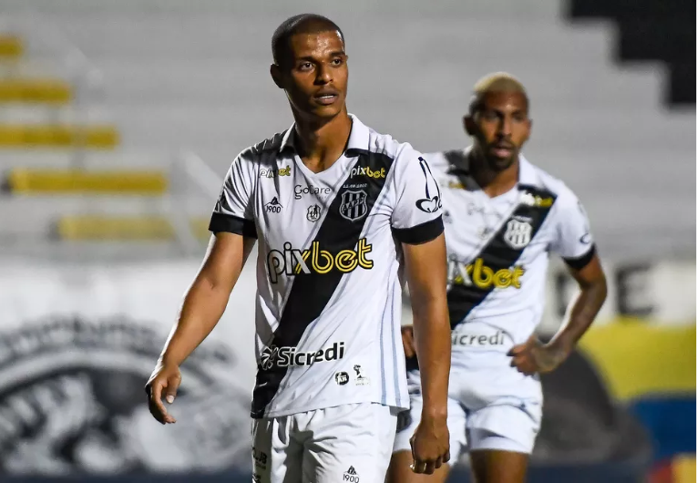 imagem da materia: Ponte Preta decide não renovar com Lucas Cândido
