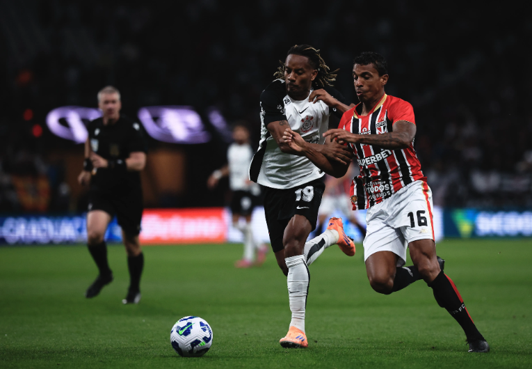 imagem da materia: São Paulo fecha 2025 com queda em aproveitamento em clássicos