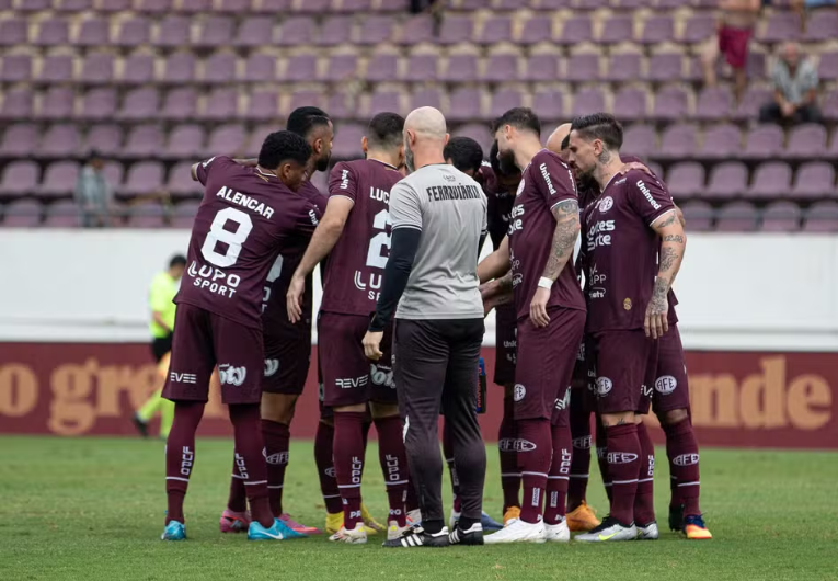 imagem da materia: Ferroviária chega para último duelo com 76% de chance de queda