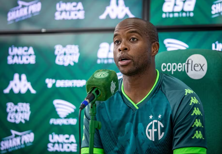 imagem da materia: Salustiano diz ter volta por cima após rebaixamento com o Guarani