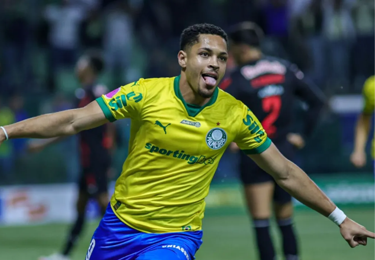 imagem da materia: Vitor Roque celebra convocação e mira clássico contra o Santos