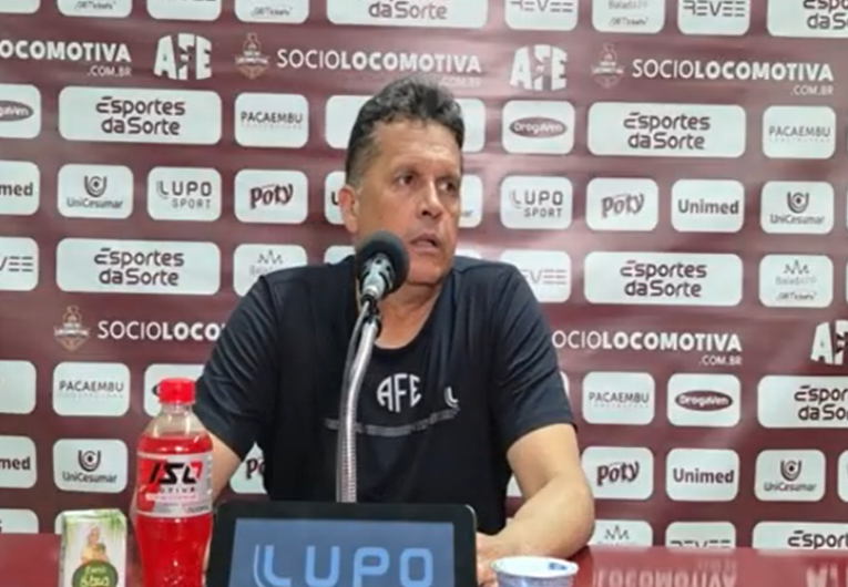 imagem da materia: Claudinei lamenta empate e cita ansiedade da Ferroviária