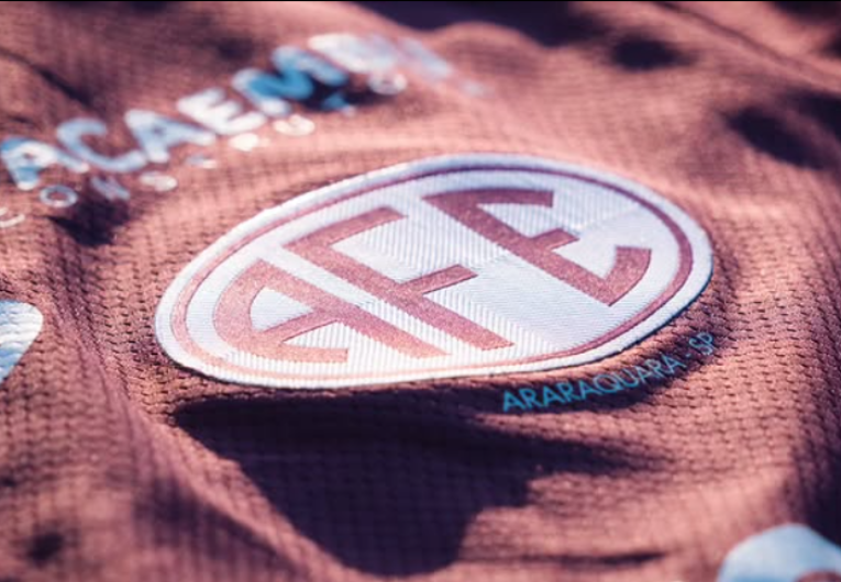 imagem da materia: Ferroviária prepara reconstrução após queda para Série C