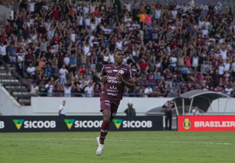 imagem da materia: Fau marca primeiro gol pela AFE, mas revela frustração após derrota