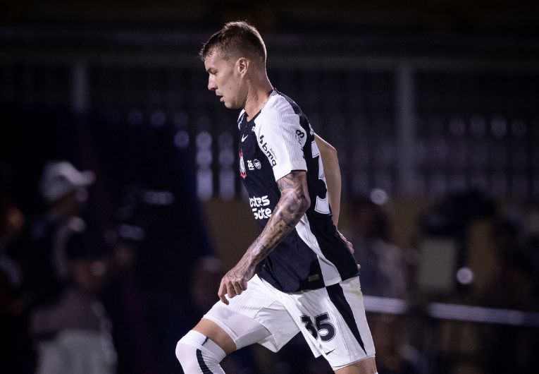 imagem da materia: Charles será julgado pelo STJD por expulsão em jogo com Bragantino