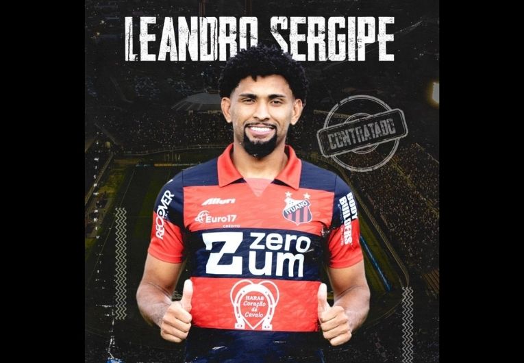 Zagueiro Leandro Sergipe posa com uniforme do Ituano após ser anunciado como reforço para a Série A2 de 2026.