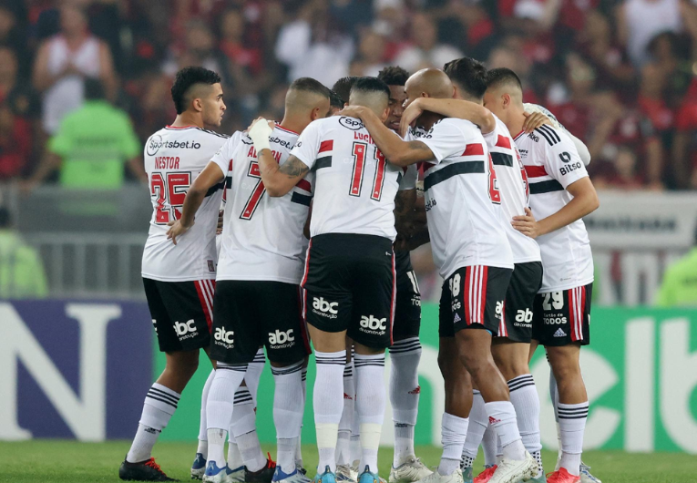 imagem da materia: São Paulo espera desfecho da Copa do Brasil por vaga na Libertadores