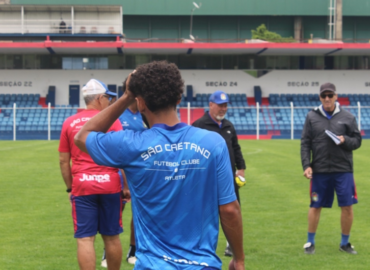 São Caetano inicia preparação para 2026 e faz jogo treino