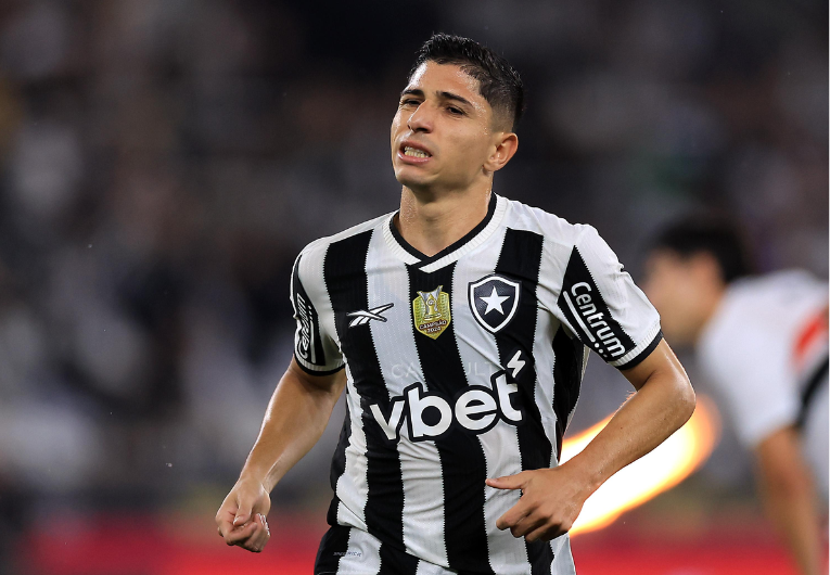 imagem da materia: Corinthians tenta troca por Savarino, mas esbarra em exigências do Botafogo