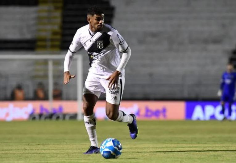 imagem da materia: Sem acordo por salários atrasados, volante deixa a Ponte Preta