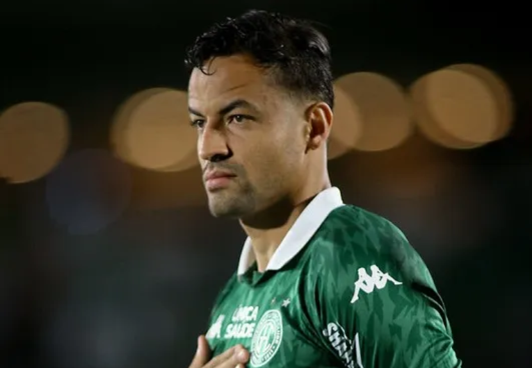 imagem da materia: Com três novos zagueiros, Guarani encaminha duas saídas no elenco