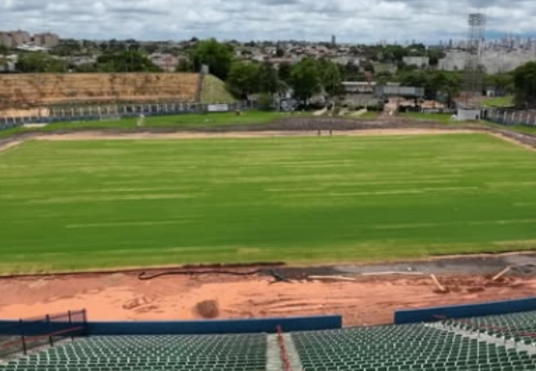 imagem da materia: Prudentão entra em reta final na instalação de novo gramado