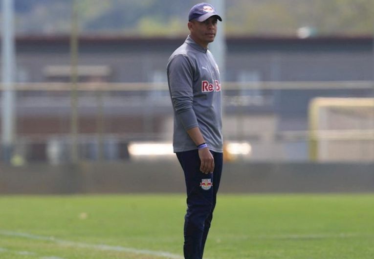 imagem da materia: Bragantino anuncia saída de Gabriel Amaral, treinador do Sub-17