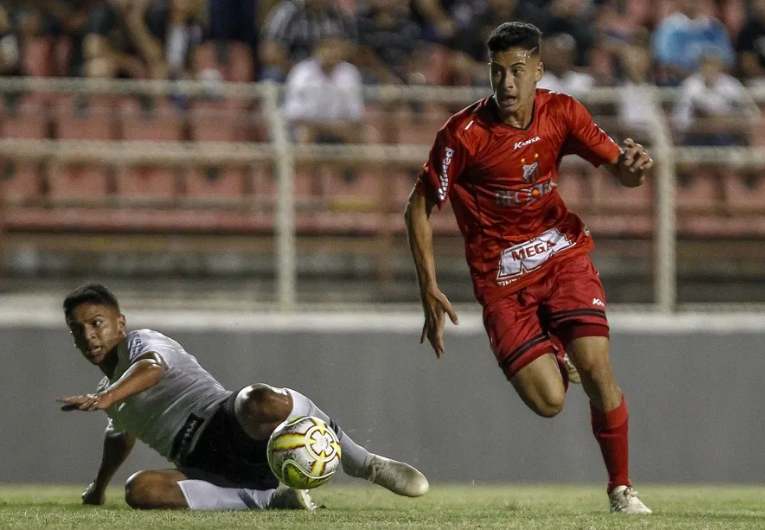 imagem da materia: Treinador acha que Martinelli incentiva time do Ituano na Copinha