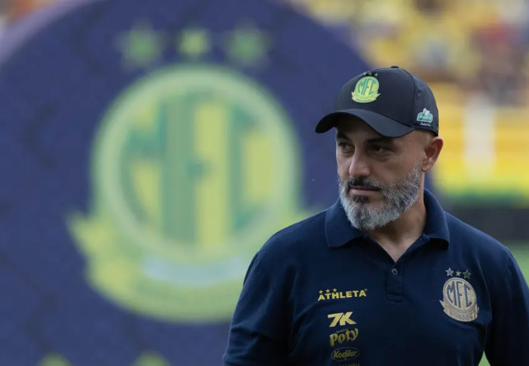 imagem da materia: Rafael Guanaes recusa Botafogo e segue como técnico do Mirassol