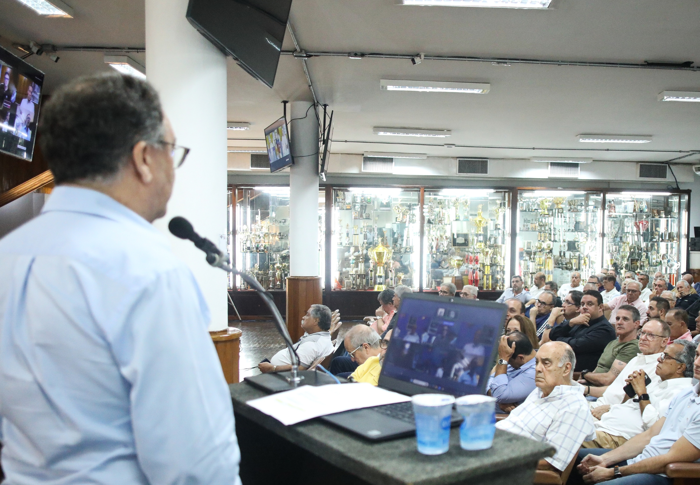 imagem da materia: Santos aprova orçamento 2026 com déficit elevado