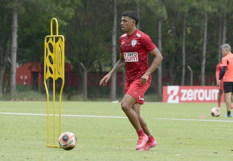 imagem da materia: Maceió celebra retorno à Portuguesa após período de empréstimo