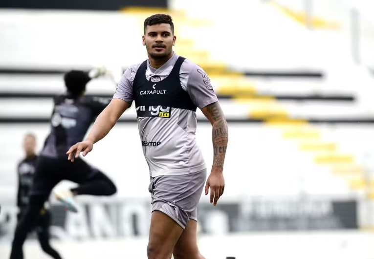 imagem da materia: Jeh deixa a Ponte Preta e se torna mais uma baixa do clube