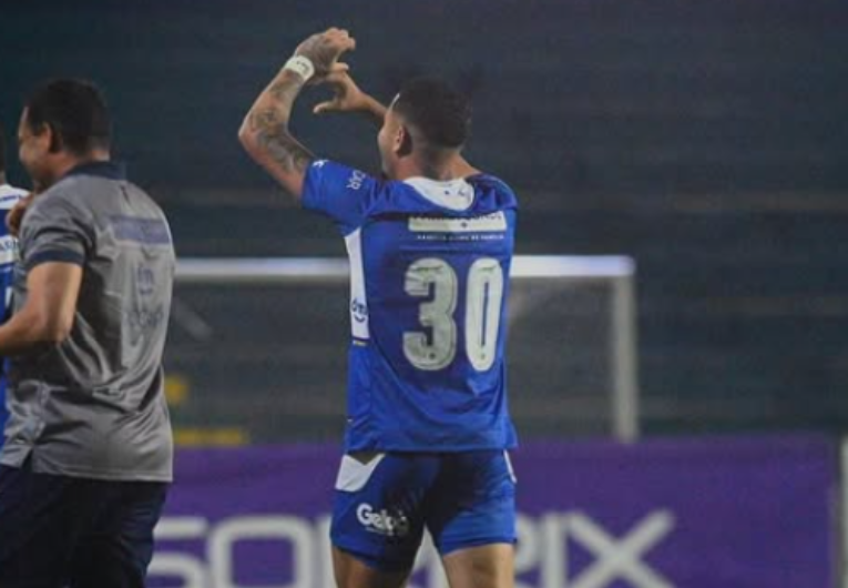 imagem da materia: Rodrigo Carioca volta de suspensão e deve ser titular contra o Osasco