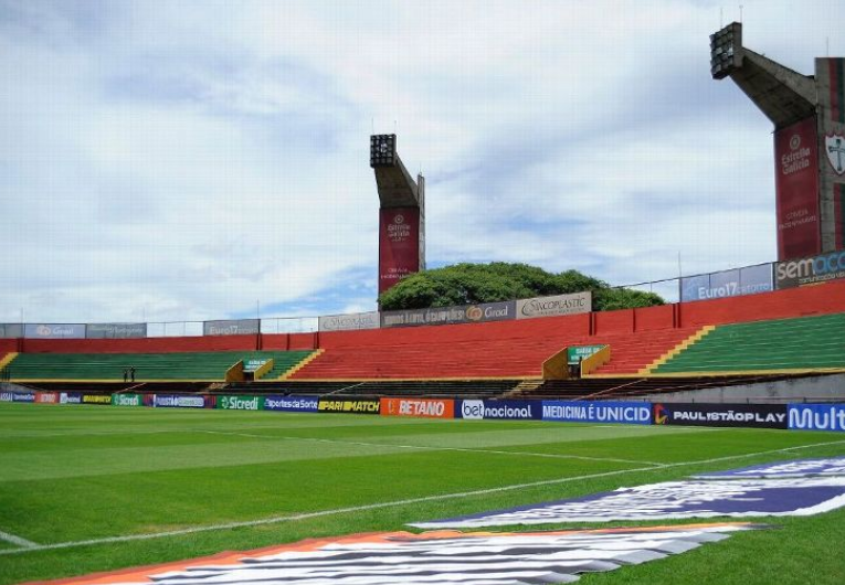 imagem da materia: Portuguesa alerta para relatos de golpes no entorno do Canindé