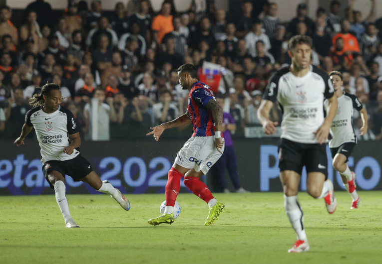 imagem da materia: Corinthians sai na frente, mas perde para o Bahia no Brasileirão