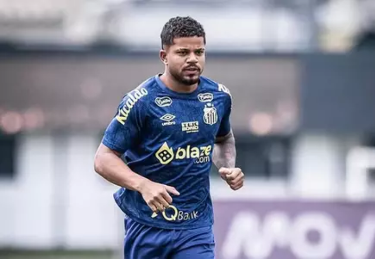 imagem da materia: Ponte Preta acerta empréstimo com lateral do Santos