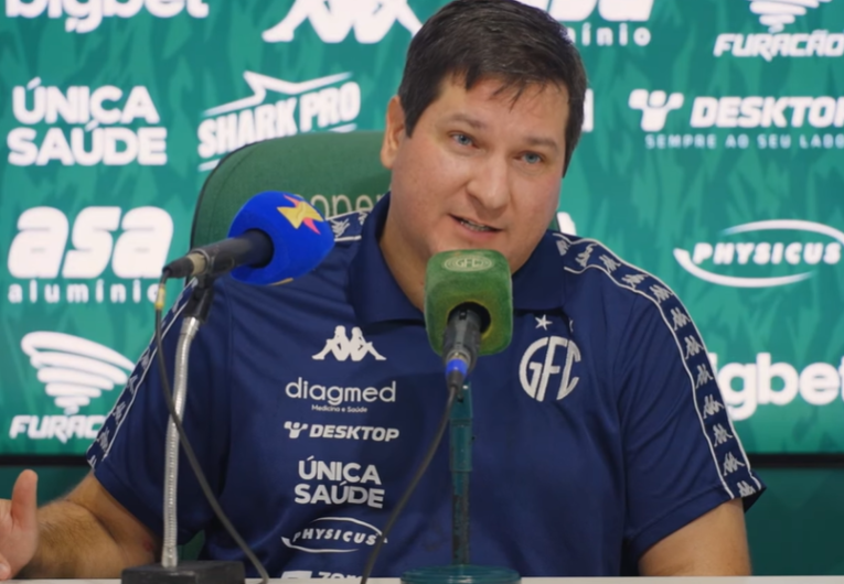 imagem da materia: Matheus Costa banca escolhas e explica substituições ao longo do Dérbi