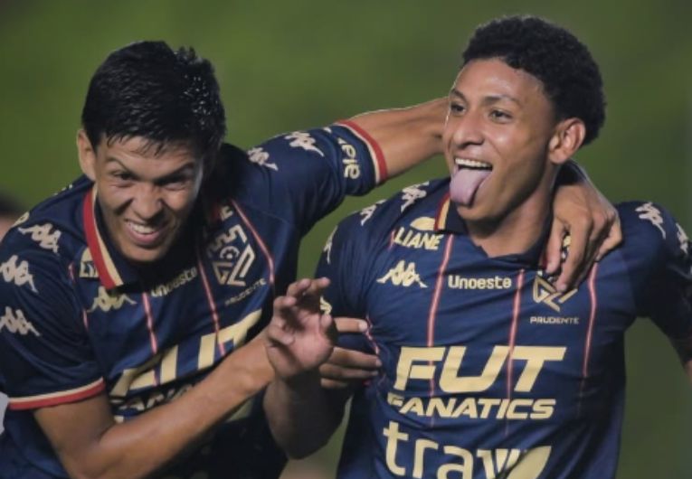 Guarani e Grêmio Prudente. Carlos André foi destaque.