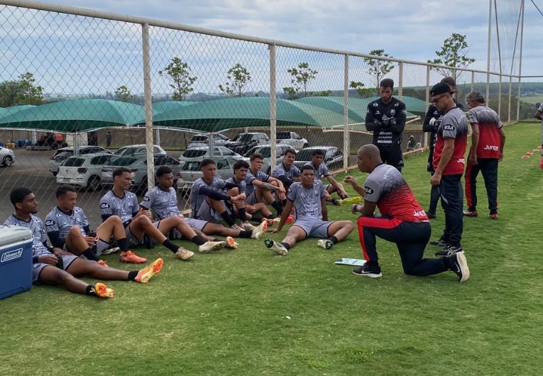 imagem da materia: CAV intensifica integração entre Sub-20 e profissional