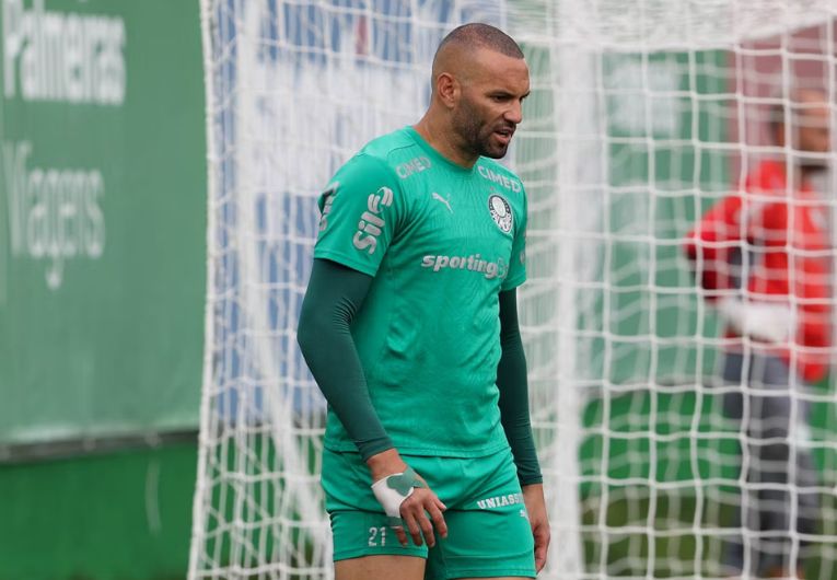 imagem da materia: Weverton mantém conversas com o Grêmio